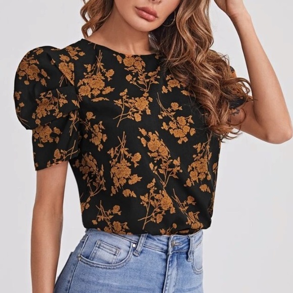 Delilah Wear Tops - Women’s floral print puff sleeve top